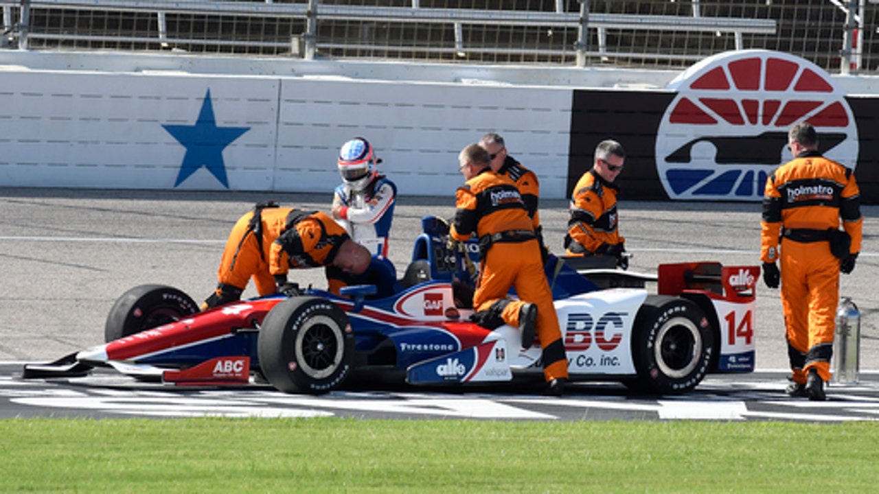 Rahal makes last-lap pass to win IndyCar race at Texas